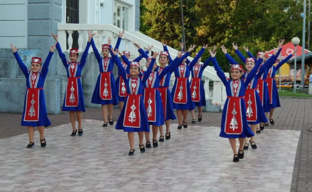 Образцовый ансамбль армянского народного танца "Наре" (Туапсе)