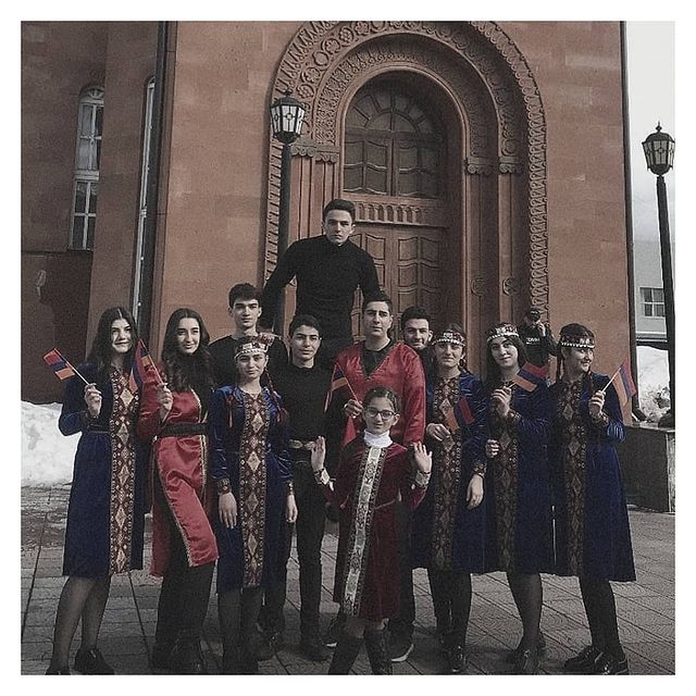 Танцевальный коллектив армянской воскресной школы "Нур" (Киров)